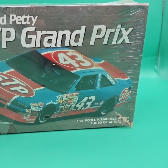 AMT ERTL 1990 Richard Petty STP Grand Prix 1/25 Model Kit 6728 New Sealed VTG - Picture 3 of 8